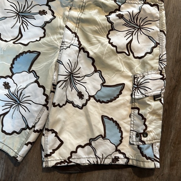 MOSSIMO BORAD SHORTS SIZE(34) - Picture 3 of 7